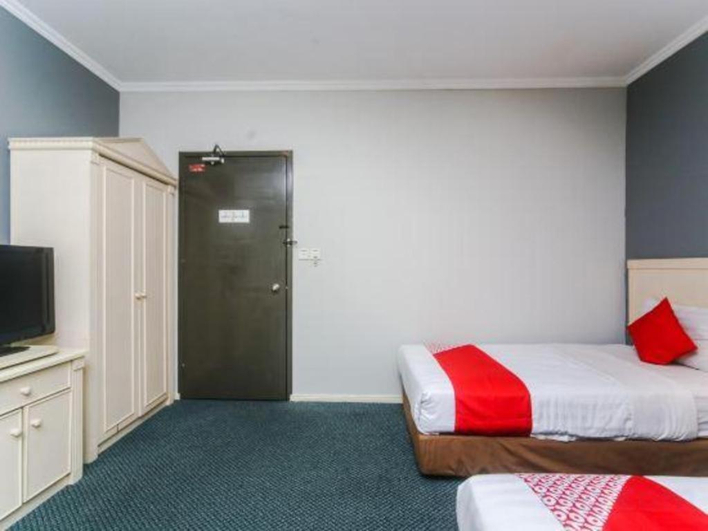 Oyo 563 Jockey Lodge Hotel SDK Екстериор снимка
