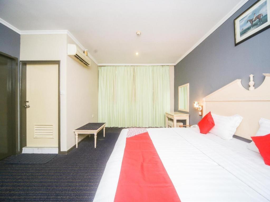 Oyo 563 Jockey Lodge Hotel SDK Екстериор снимка