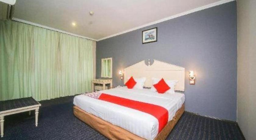 Oyo 563 Jockey Lodge Hotel SDK Екстериор снимка